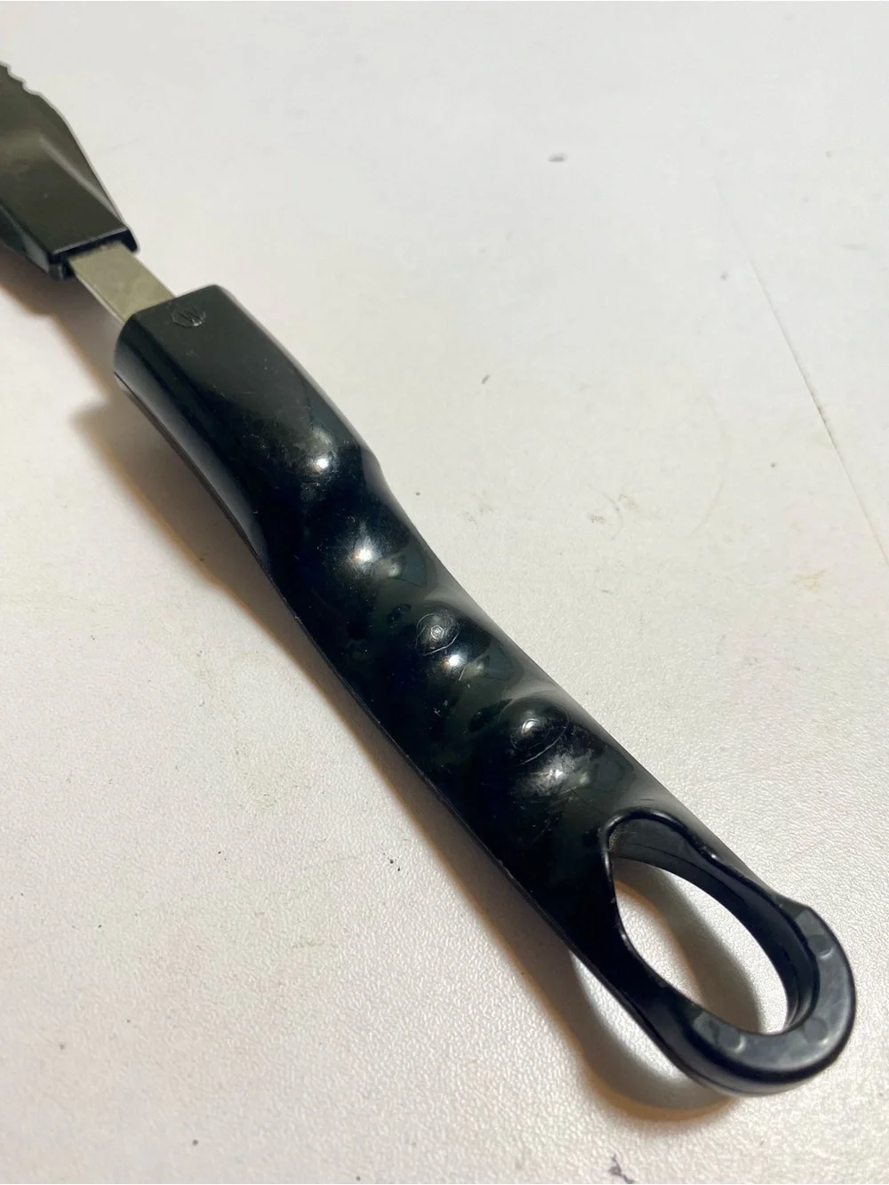 Bonny black serrated
